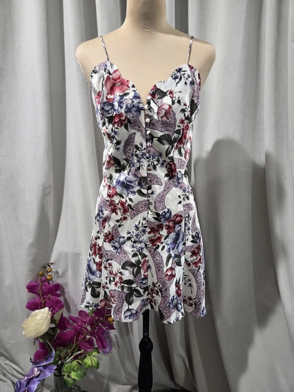 Y2K Gold Tag Victoria's Secret Slip  Dress in White And Floral Print
